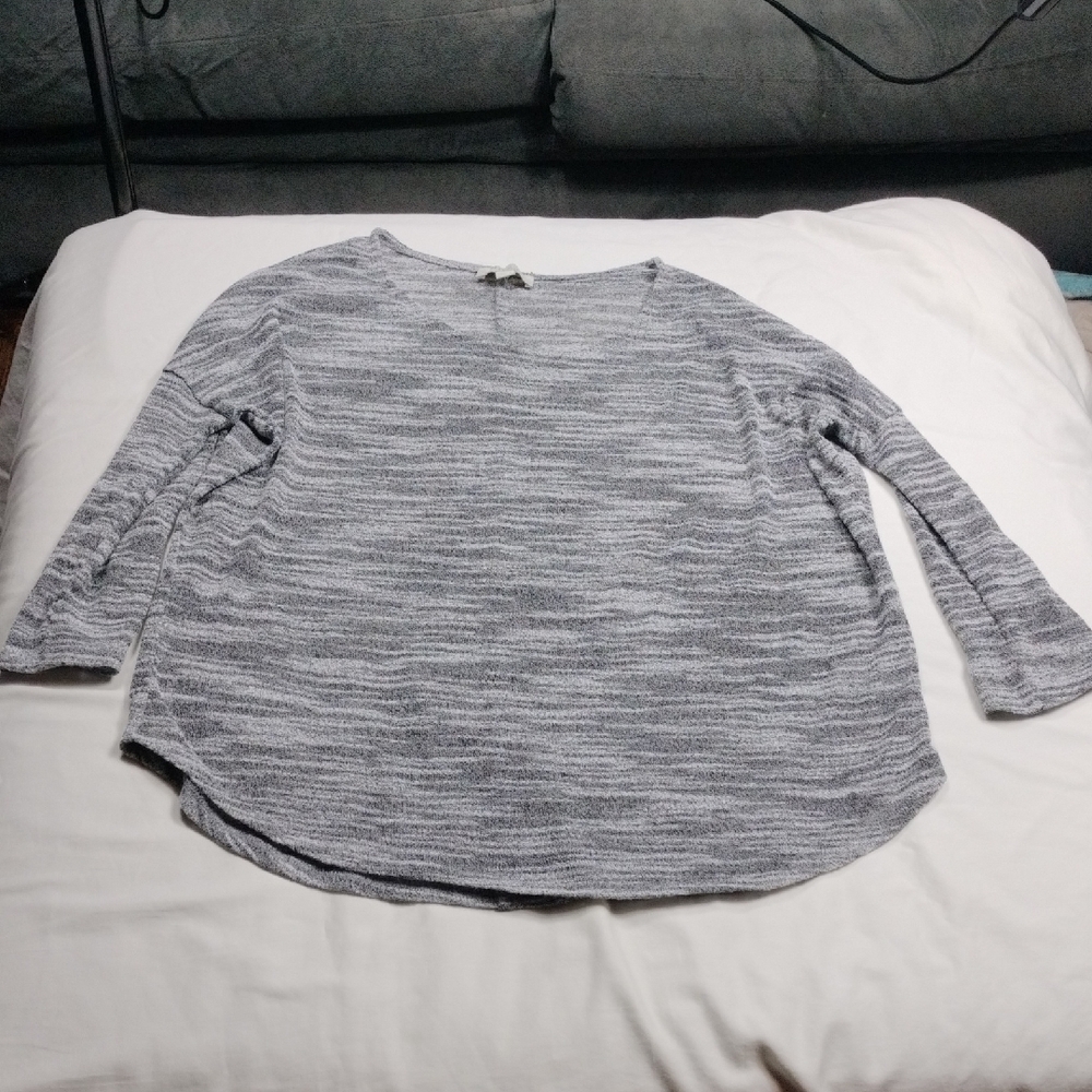 Olive & Oak Heathered Gray Top Size XL